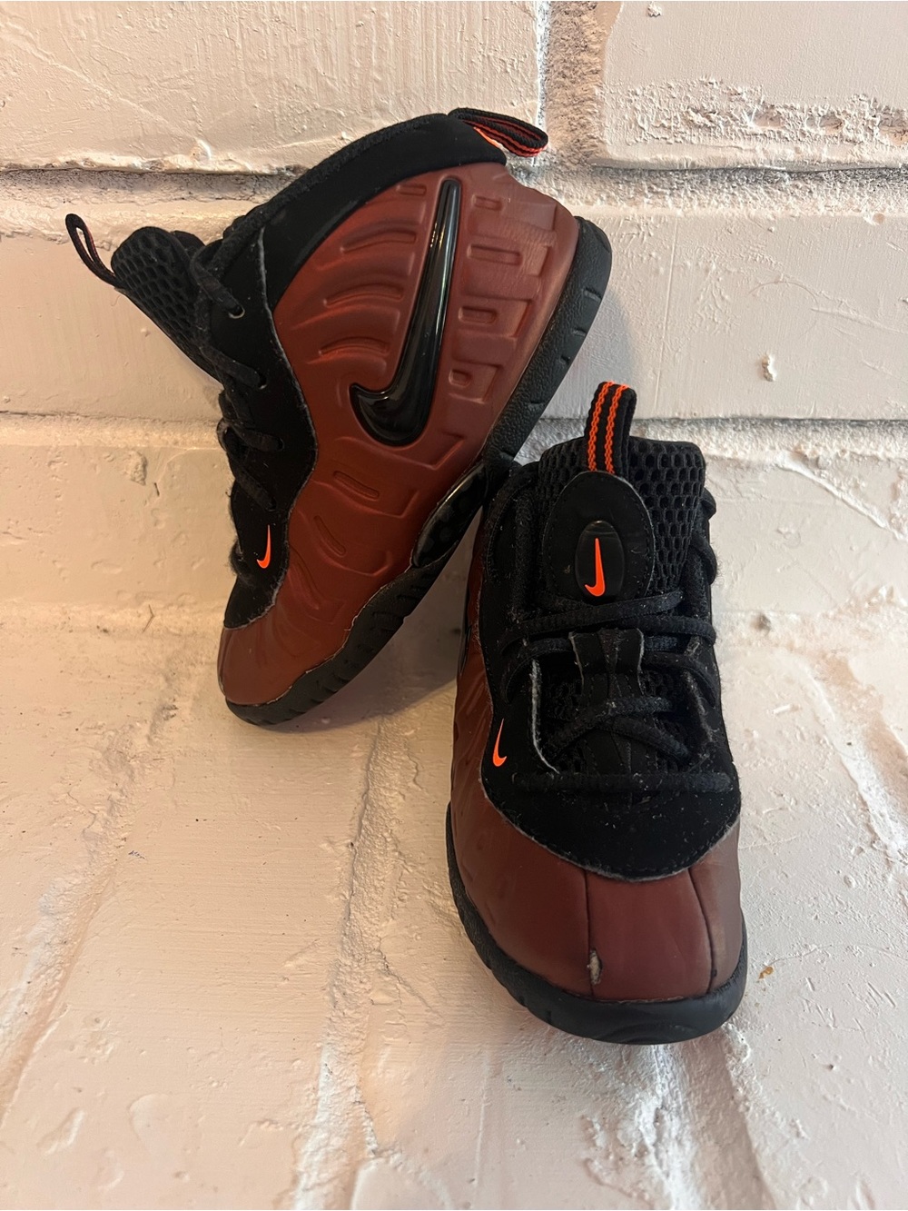 Nike Kids Foamposite Sneakers kids 10C